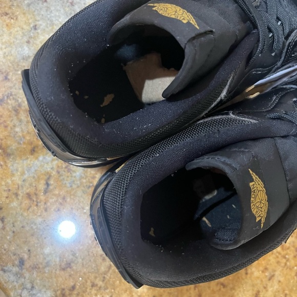 Jordan Legacy 312 Low Black Metallic Gold size 8.5 - Picture 4 of 9